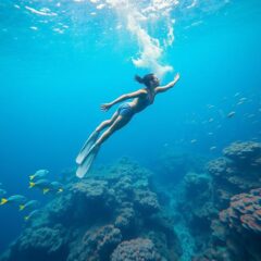 Pływanie w płetwach – korzyści, technika i dobór sprzętu